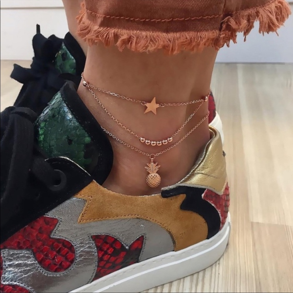 Layered ankle brackets